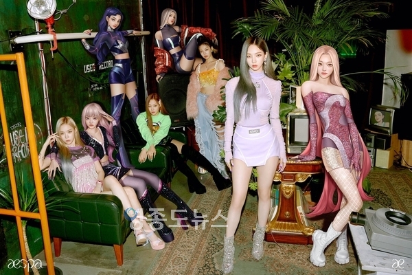 현실의 아이돌과 가상세계의 아바타가 함께 활동하는 콘셉트의 걸그룹 에스파 / 에스파 페이스북