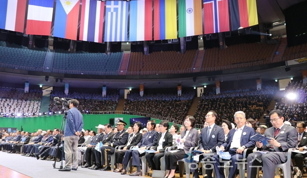 25일 오전 서울 송파구 잠실실내체육관에서 6.25전쟁 제68주년 행사가 열렸다. <사진 : 박종호 기자>