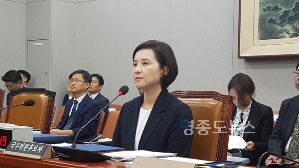 19일 국회 교육위원회에서 열린 인사청문회에 참석해 담담한 표정을 짓고 있는 유은혜 부총리 겸 교육부 장관 후보자 <사진 : 박홍기 기자>