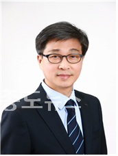 오한석<br>
단국대학교 초빙교수<br>
미래융합연구원 연구전략센터장<br>
과학기술정보통신부 청렴옴부즈만위원회 위원 